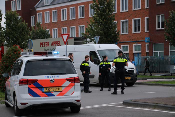 Voetganger ernstig gewond na botsing met bestelbus