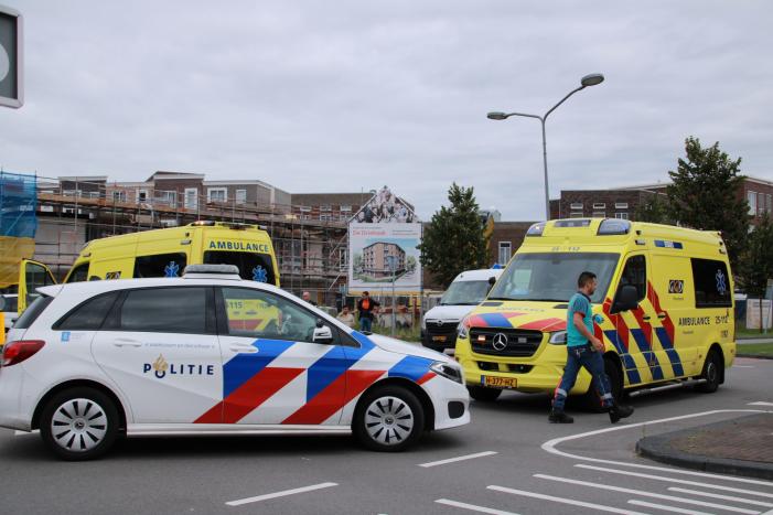 Voetganger ernstig gewond na botsing met bestelbus