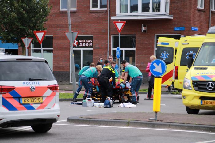 Voetganger ernstig gewond na botsing met bestelbus
