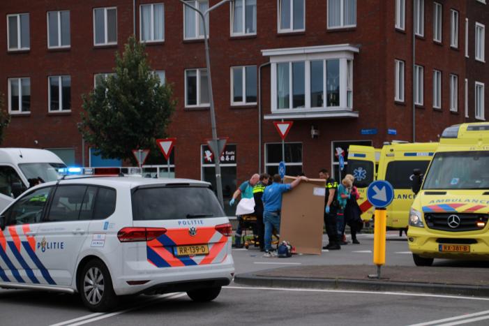 Voetganger ernstig gewond na botsing met bestelbus