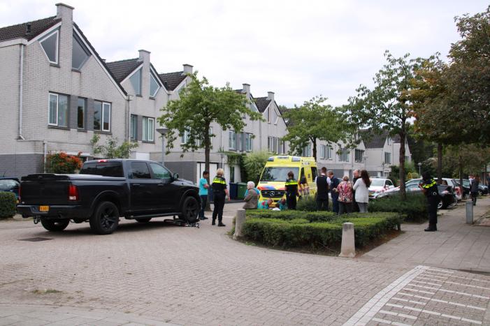 Kind op fiets aangereden door auto