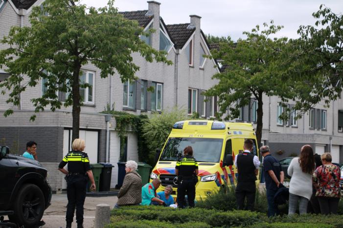 Kind op fiets aangereden door auto