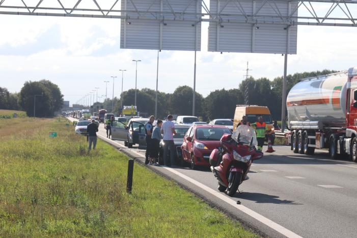 Meerdere gewonden bij ongeval op snelweg met meerdere voertuigen