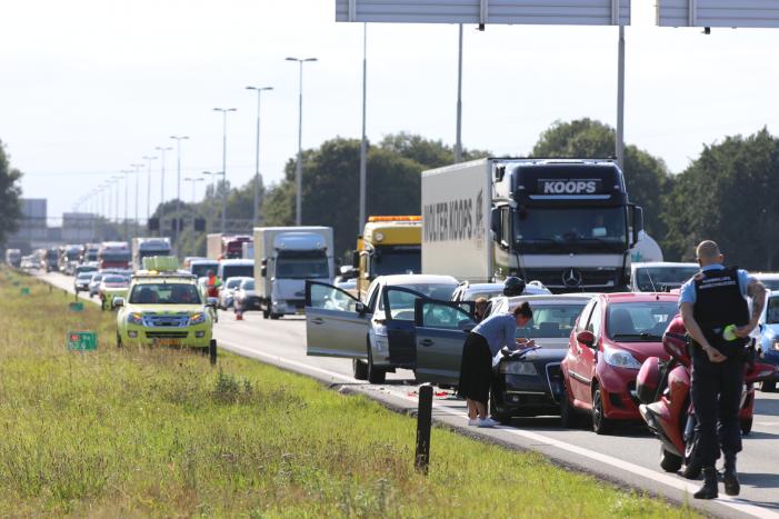 Meerdere gewonden bij ongeval op snelweg met meerdere voertuigen