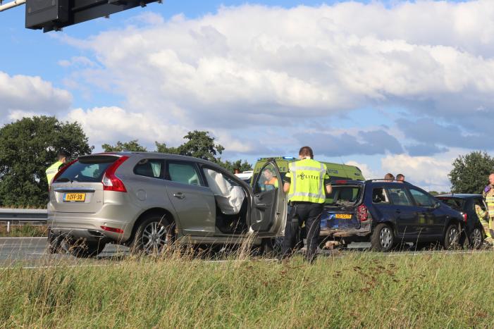 Meerdere gewonden bij ongeval op snelweg met meerdere voertuigen