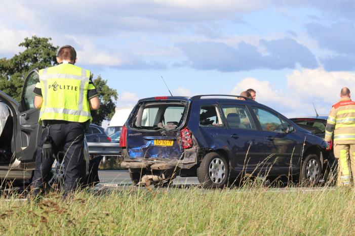 Meerdere gewonden bij ongeval op snelweg met meerdere voertuigen