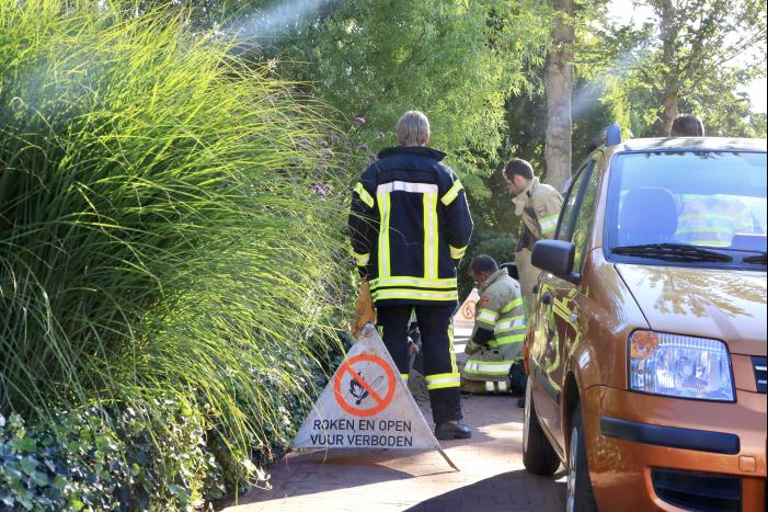 Gasleiding geraakt bij plaatsen tuinbank