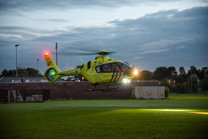 Traumahelikopter trekt bekijks van omstanders