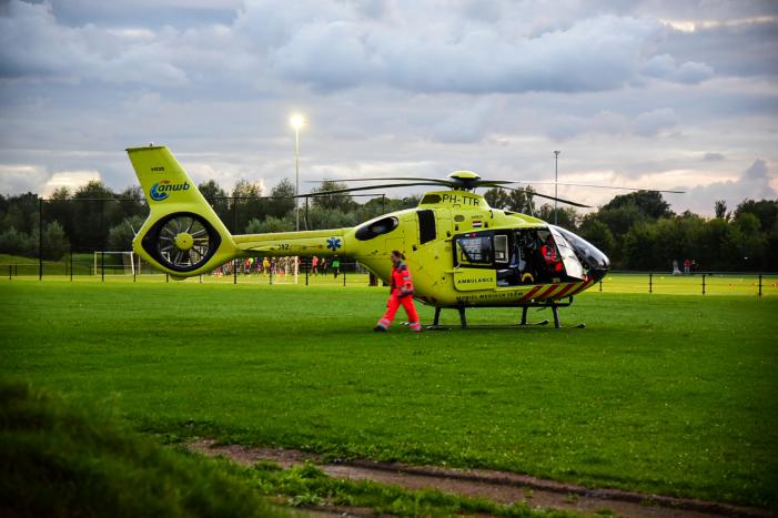 Traumahelikopter trekt bekijks van omstanders