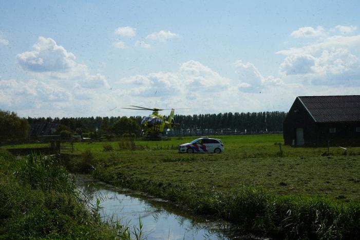 Traumahelikopter landt voor incident bij boerderij