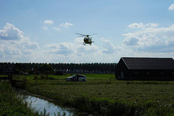 Traumahelikopter landt voor incident bij boerderij