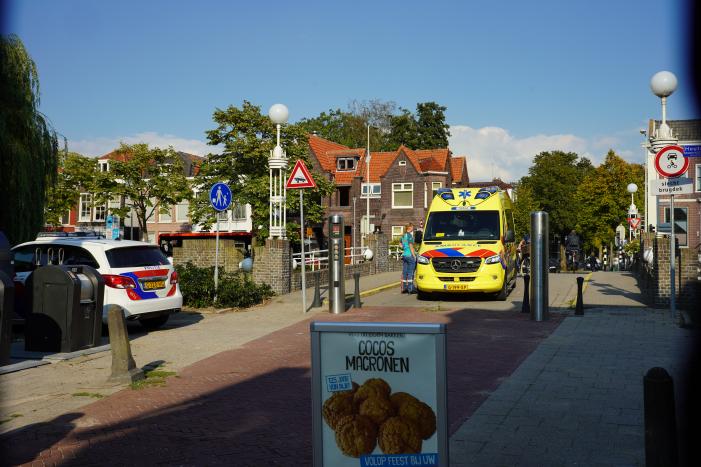 Fietser rijdt voetganger aan in winkelgebied