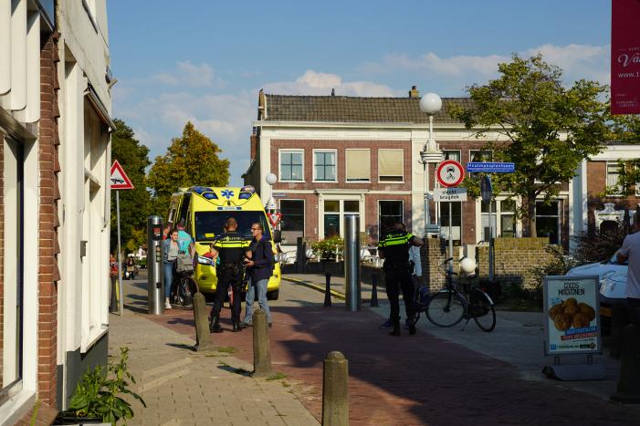 Fietser rijdt voetganger aan in winkelgebied