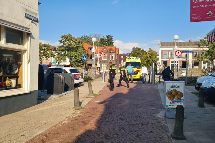 Fietser rijdt voetganger aan in winkelgebied