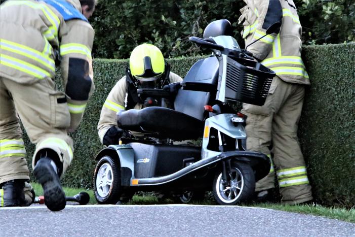 Scootmobiel vliegt in brand
