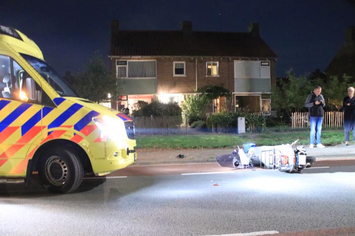 Beschonken bestuurder crasht op kliko en raakt gewond