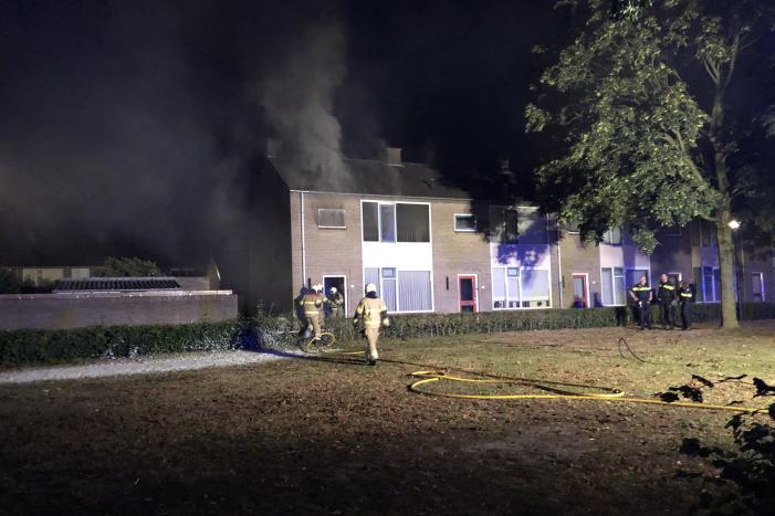 Veel rook bij brand in woning