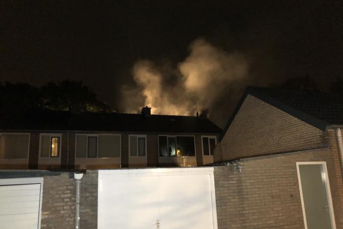 Veel rook bij brand in woning