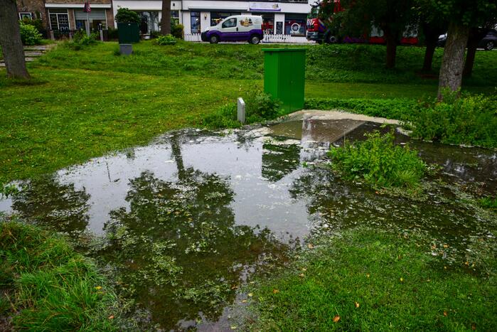 Deel van wijk onder water door kapotte brandkraan