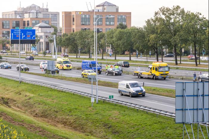 #Amersfoort Meerdere voertuigen betrokken bij verkeersongeval op snelweg Rijksweg A1 Amersfoort.