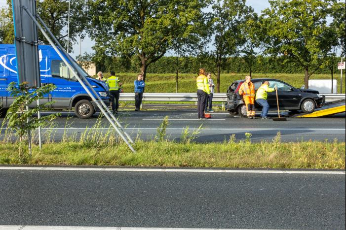 Meerdere voertuigen betrokken bij verkeersongeval op snelweg