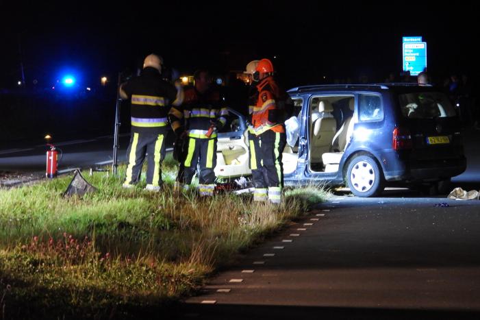 Twee personen bekneld bij zwaar ongeval