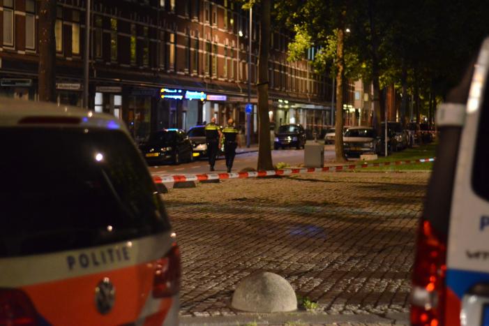 Auto beschoten, meerdere hulzen gevonden