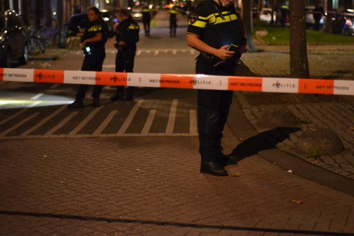 Auto beschoten, meerdere hulzen gevonden