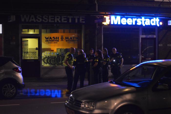 Auto beschoten, meerdere hulzen gevonden