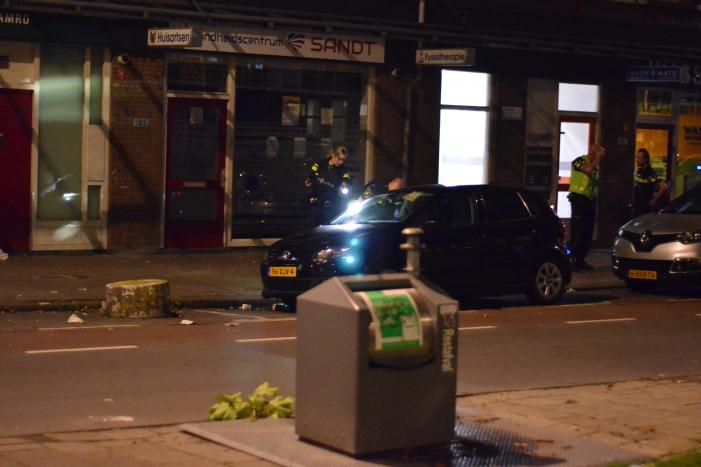 Auto beschoten, meerdere hulzen gevonden