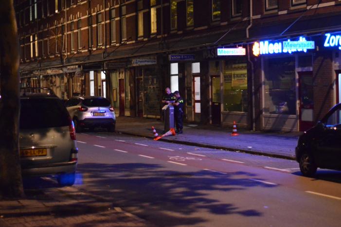 Auto beschoten, meerdere hulzen gevonden