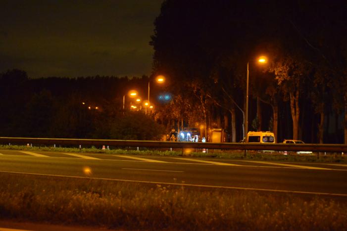 EOD onderzoekt auto met mogelijk explosieven