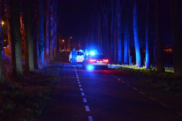 EOD onderzoekt auto met mogelijk explosieven