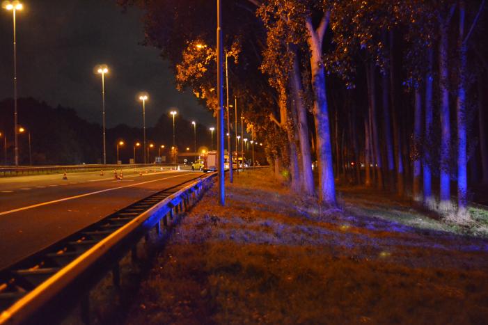 EOD onderzoekt auto met mogelijk explosieven