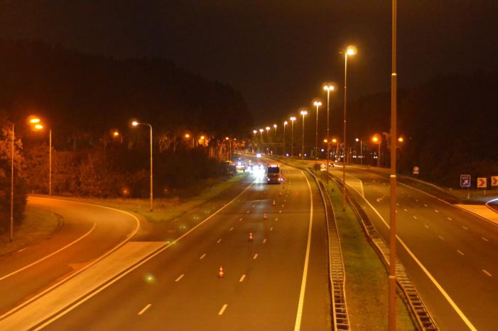 EOD onderzoekt auto met mogelijk explosieven