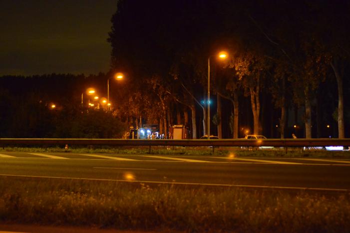 EOD onderzoekt auto met mogelijk explosieven