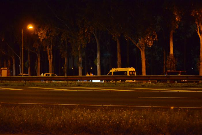 EOD onderzoekt auto met mogelijk explosieven