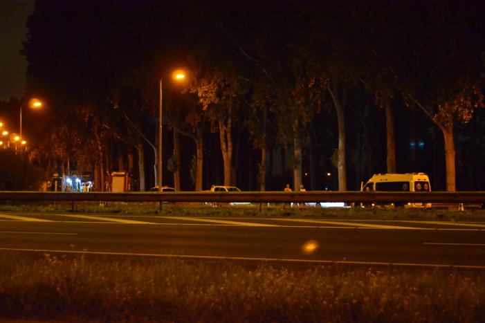 EOD onderzoekt auto met mogelijk explosieven