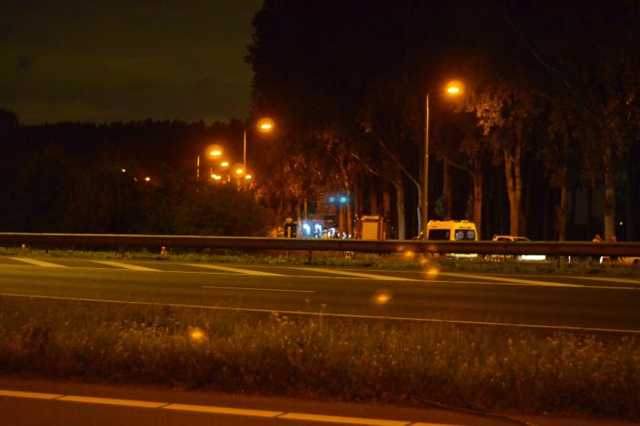 EOD onderzoekt auto met mogelijk explosieven