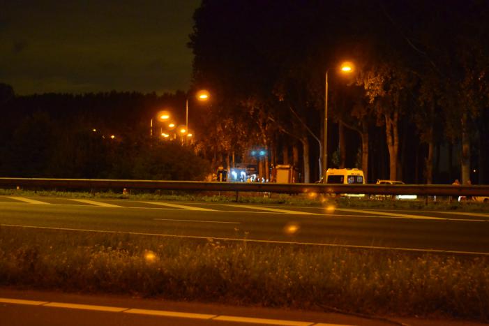 EOD onderzoekt auto met mogelijk explosieven