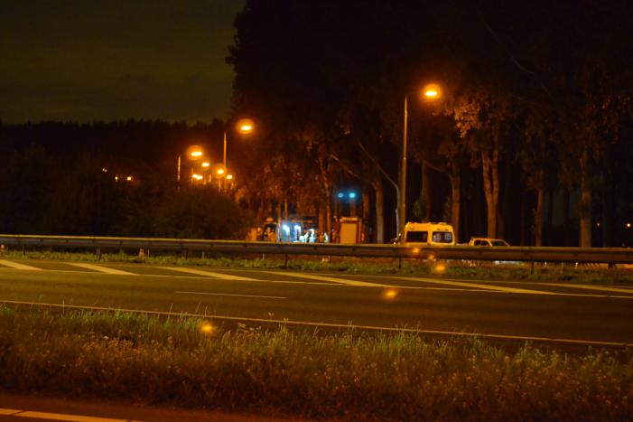 EOD onderzoekt auto met mogelijk explosieven