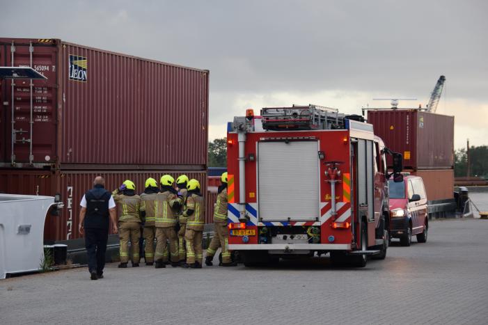 Machinekamer van binnenvaartschip loopt vol water
