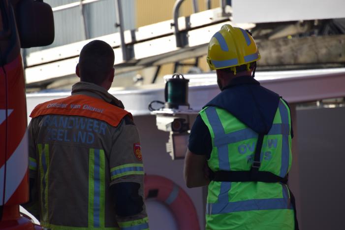 Machinekamer van binnenvaartschip loopt vol water