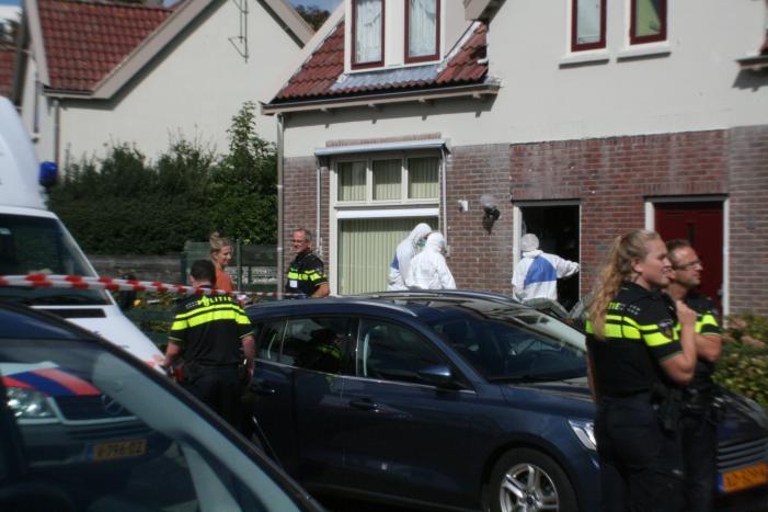 Overleden persoon aangetroffen na mogelijk misdrijf