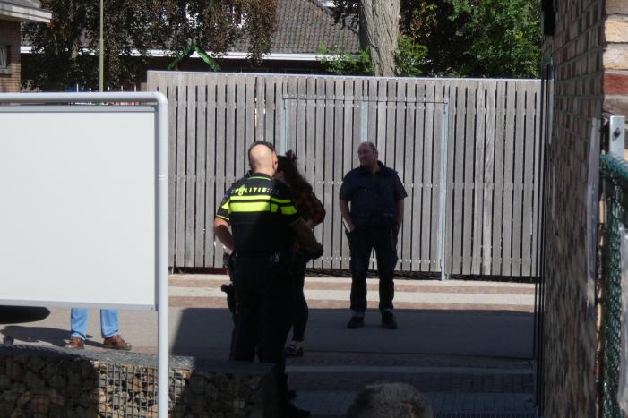 Steekpartij bij asielzoekerscentrum, verdachte slaat op de vlucht