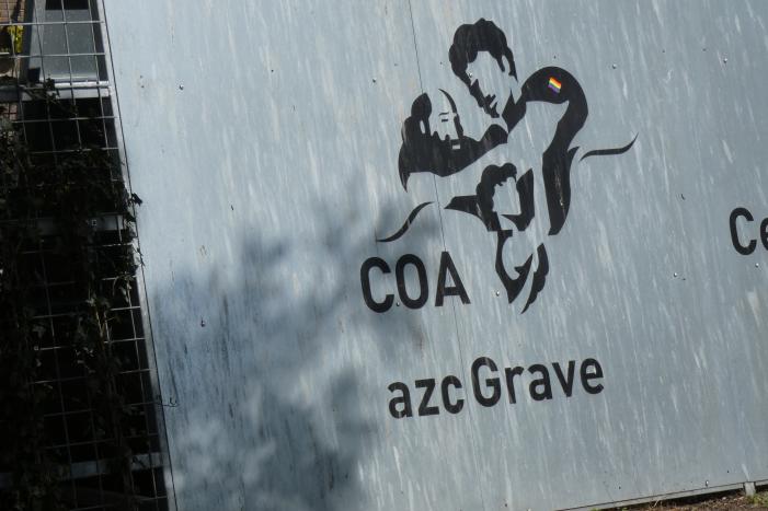 Steekpartij bij asielzoekerscentrum, verdachte slaat op de vlucht