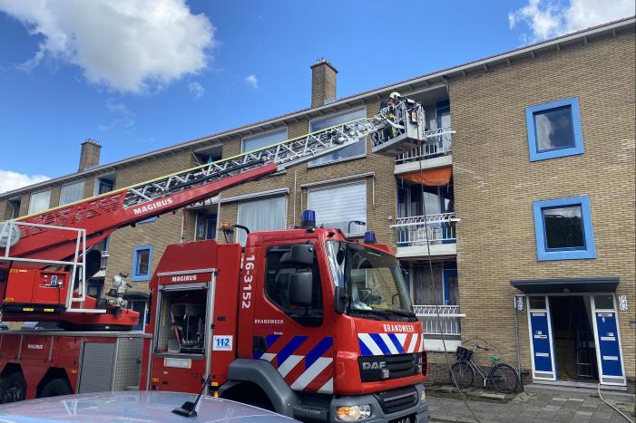 Brand op balkon van flatwoning op derde verdieping