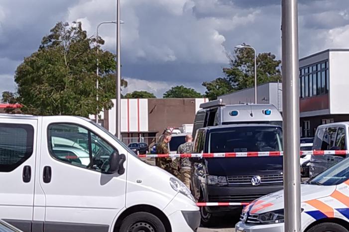 Persoon overleden bij explosie in bedrijfspand, politie doet groot onderzoek