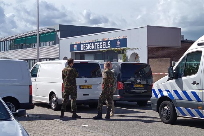 Persoon overleden bij explosie in bedrijfspand, politie doet groot onderzoek