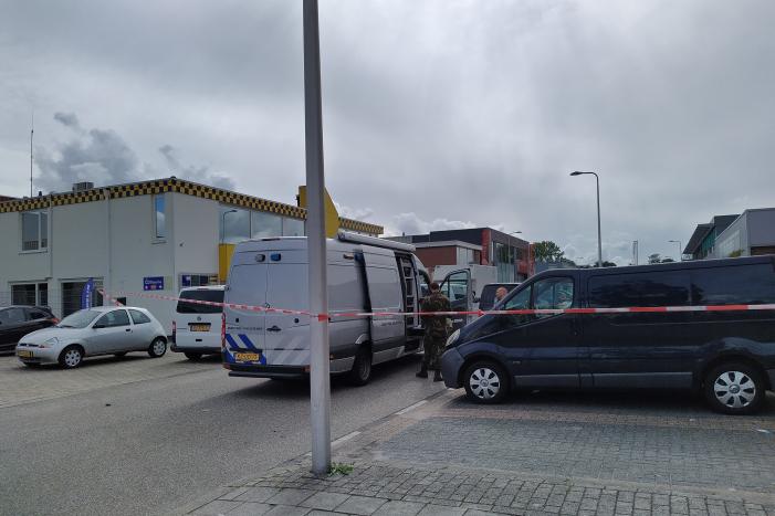 Persoon overleden bij explosie in bedrijfspand, politie doet groot onderzoek